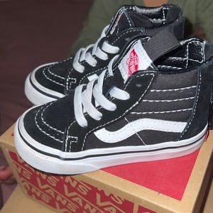 Black/white Vans